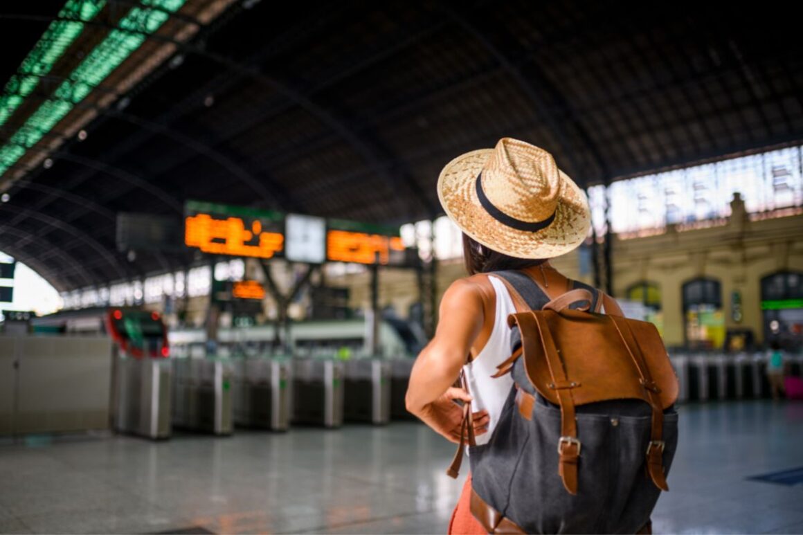 Chica en aeropuerto-andyfrancolive-deviajesycosas